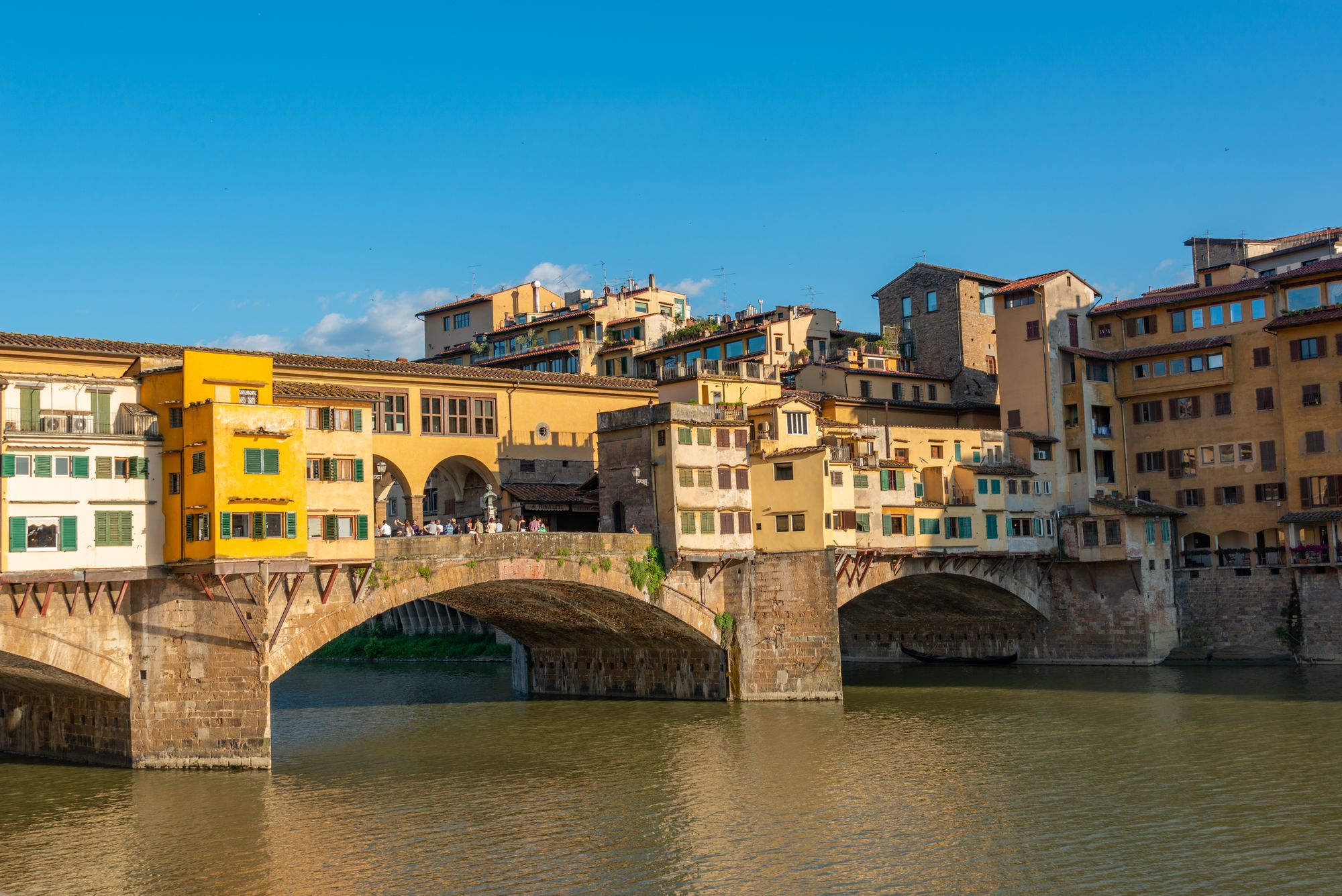 Ponte Vecchio over the Arno in Firenze, Italia